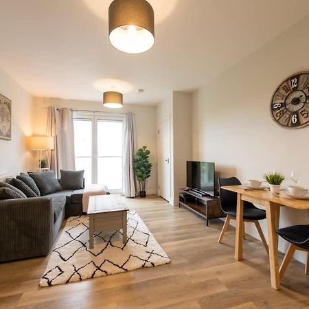 Fantastic 1 Bed Apartment In Crawley エクステリア 写真