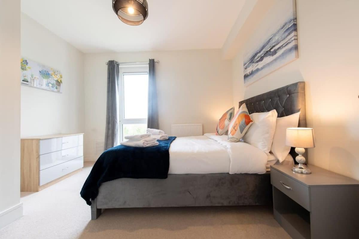 Fantastic 1 Bed Apartment In Crawley エクステリア 写真