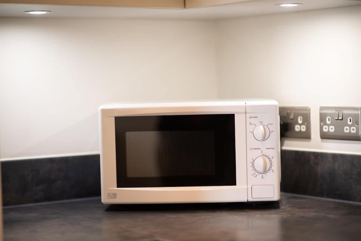 Fantastic 1 Bed Apartment In Crawley エクステリア 写真
