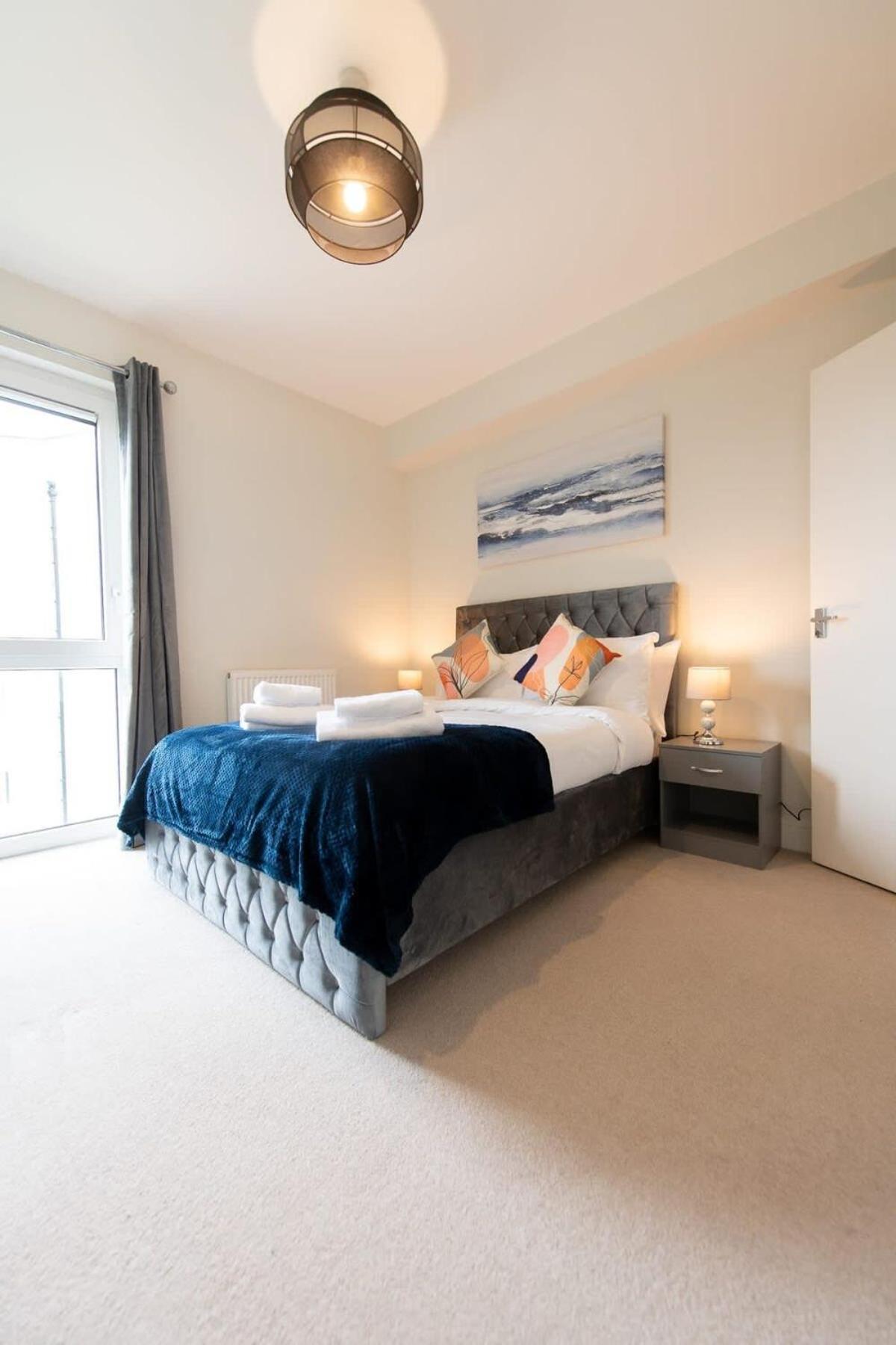 Fantastic 1 Bed Apartment In Crawley エクステリア 写真