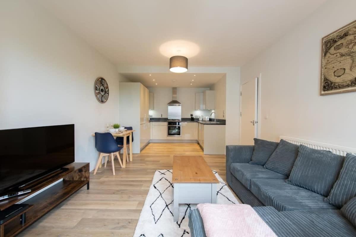 Fantastic 1 Bed Apartment In Crawley エクステリア 写真